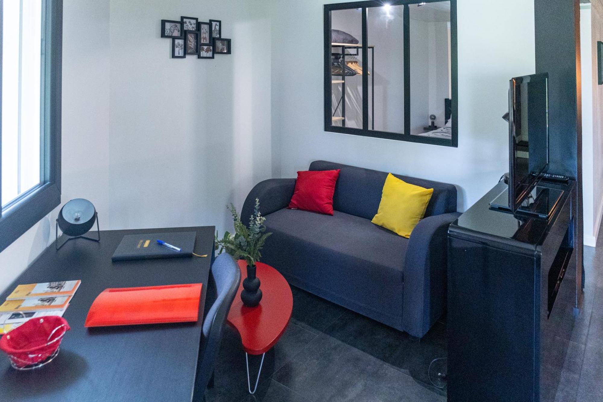Comme Dans Un Ecrin - T2 De 50 M² Avec Jardin, Terrasse Et Piscine Daire Vernaison Dış mekan fotoğraf